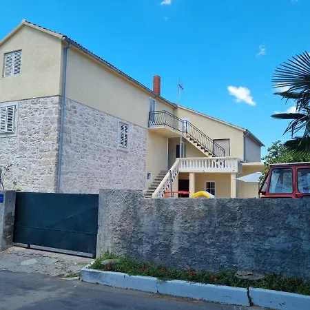 Barbarosa Apartamento Sveti Filip i Jakov